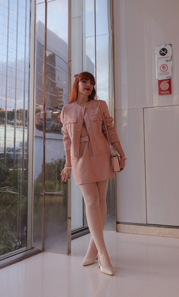 imagem | estilo | moda | fashion | SPFW | consultoria de imagem | consultoria de estilo | looks | assinatura de estilo | bota | rosa | ruiva | acessórios