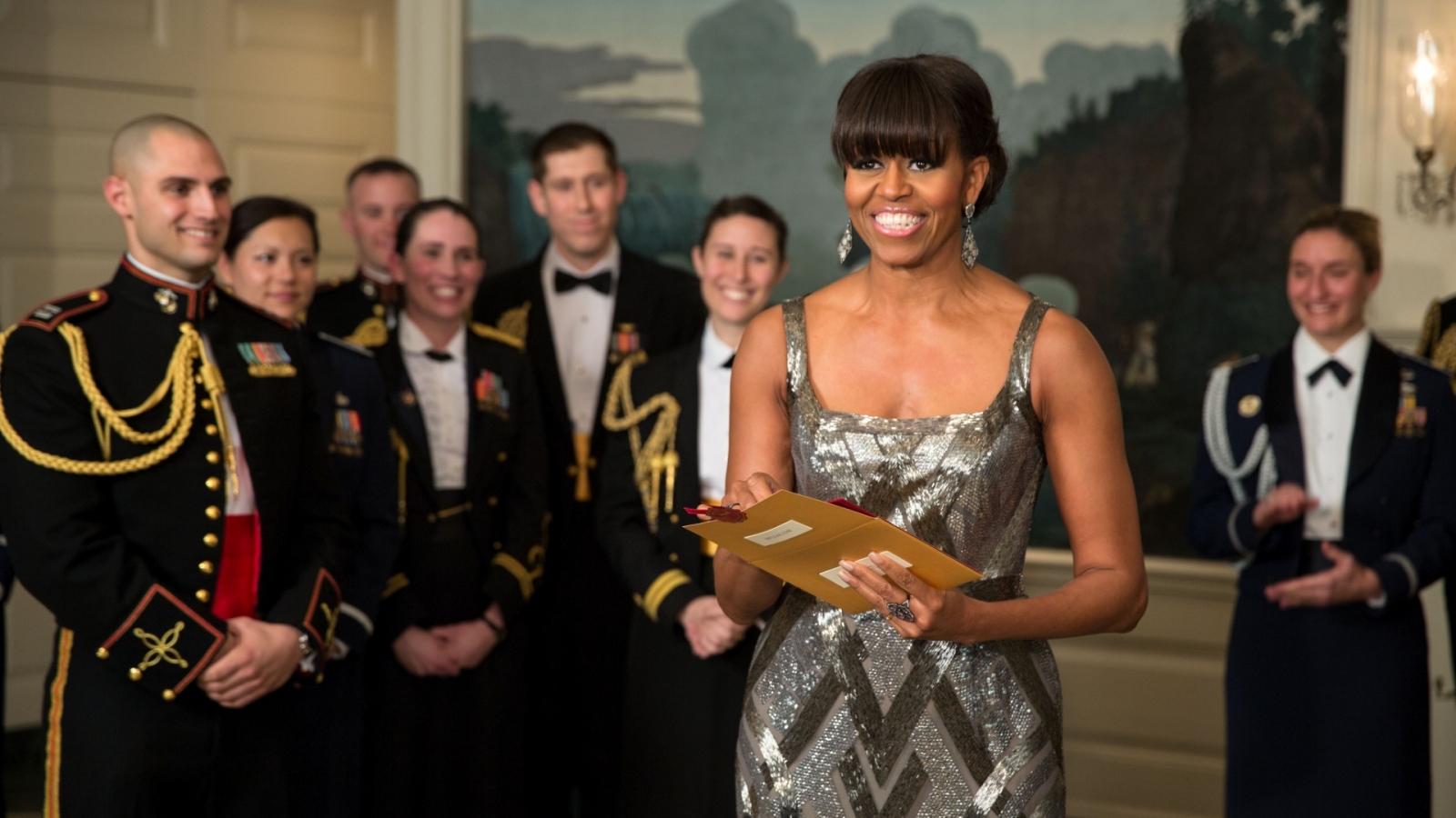 moda | celebridades | estilo das famosas | Oscar 2013 | Michelle Obama | decote de Michelle Obama é censurado pela tv iraniana | Irã censura decote usado por Michelle Obama no Oscar | Vestido usado por Michelle Obama no Oscar é censurado no Irã