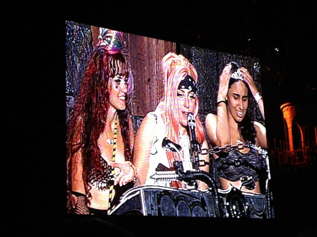 entretenimento | música | celebridades | Lady Gaga | Lady Gaga faz show em São Paulo | Lady Gaga recebe presente de fã brasileiro | Lady Gaga no Brasil | show da Lady Gaga em São Paulo