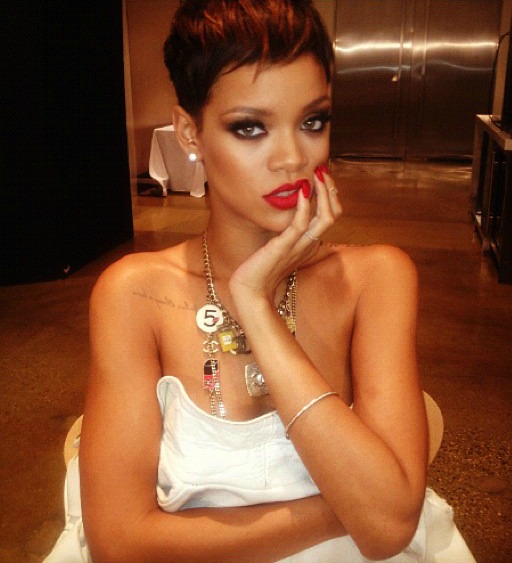 beleza | cabelos | celebridades | celebridades que mudam de visual | Rihanna | cortes de cabelo | cabelos curtos | corte de cabelo de Rihanna | Rihanna de novo corte, de novo