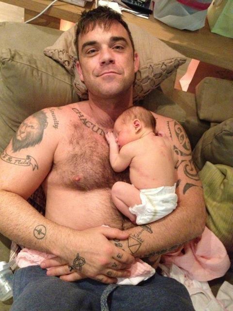 Robbie Williams, bebê, Robbie Williams pai, Theodora Rose, filha de Robbie Williams