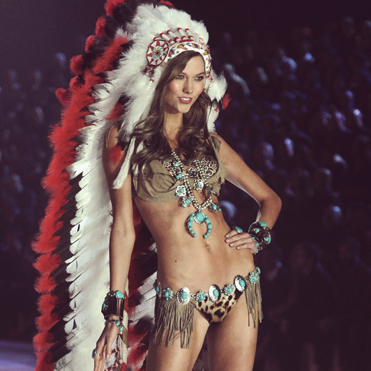 moda | grifes internacionais | desfiles | passarelas | passarelas internacionais | Victorias Secret | Victorias Secret publica nota com pedido de desculpa sobre look indígena em desfile