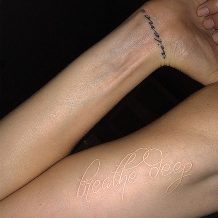 moda | beleza | arte corporal | tatuagem | tatuagens | tattoos | Cara Delevingne | nova tattoo de Cara Delevingne | Cara Delevingnes new tattoo