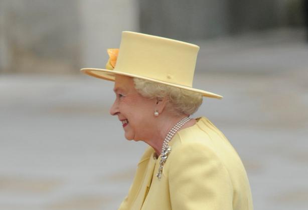 moda, Rainha Elizabeth ||, acessórios, chapéus, como usar chapéu em festas, looks com chapéu