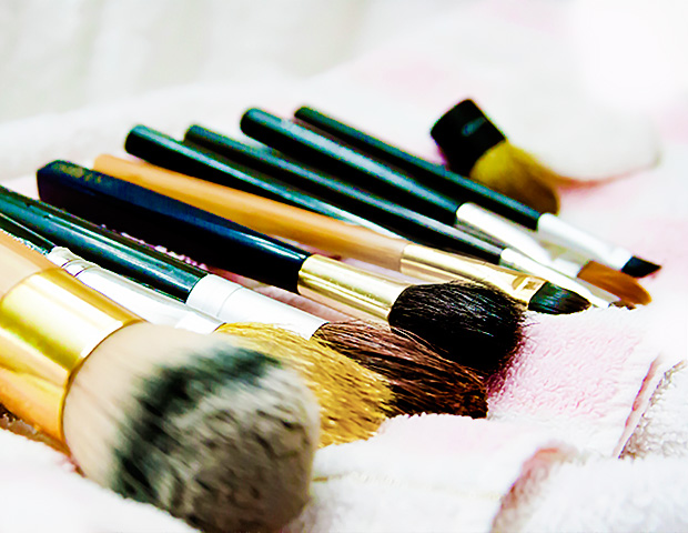 beleza | maquiagem | make up | pincel de maquiagem | limpar pincel de maquiagem | como limpar o pincel de maquiagem | dicas para conservar produtos de maquiagem
