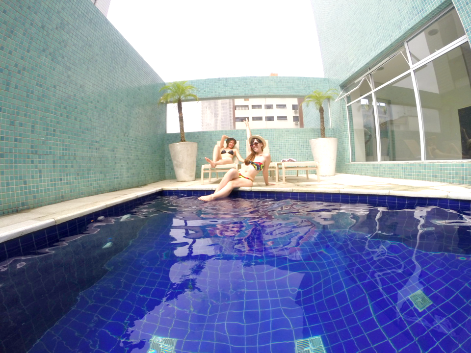 entretenimento | cotidiano | amigos | feriado | Gopro | cliques embaixo dágua | como funciona gopro embaixo dágua | piscina | fotos na piscina | Marcéli Paulino
