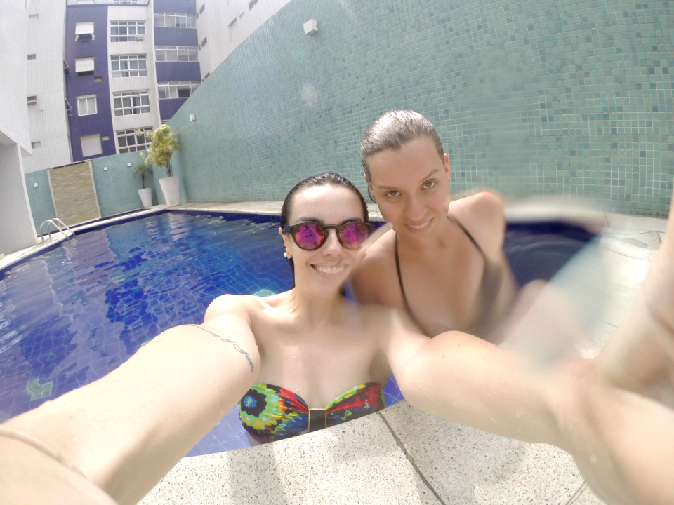 entretenimento | cotidiano | amigos | feriado | Gopro | cliques embaixo dágua | como funciona gopro embaixo dágua | piscina | fotos na piscina | Marcéli Paulino