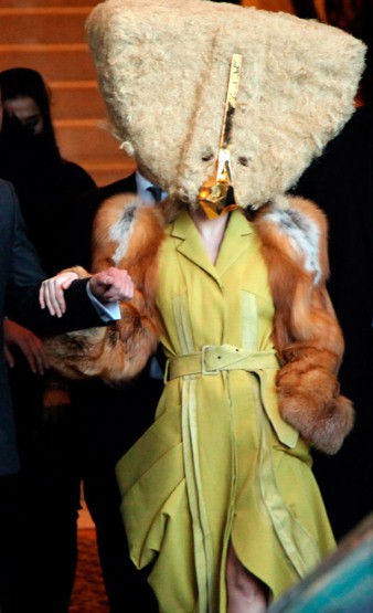 blog de moda | moda | sobre moda | os piores looks do ano | look das famosas | looks bizarros | ugly outfits | Miley Cyrus | Lady Gaga
