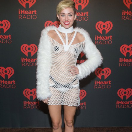 blog de moda | moda | sobre moda | os piores looks do ano | look das famosas | looks bizarros | ugly outfits | Miley Cyrus | Lady Gaga
