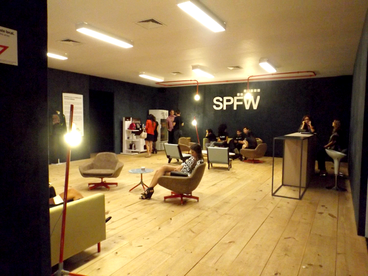 moda | semanas de moda | inverno 2015 | SPFW | SPFW inverno 2015 | lounges SPFW | semana de moda paulistana | São Paulo Fashion Week | Lilly Sarti | não compre animais, adote